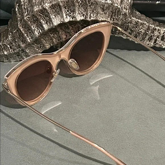 GANSEVOORT SUNGLASSES Blush by Alice & Olivia - Picture 4 of 4